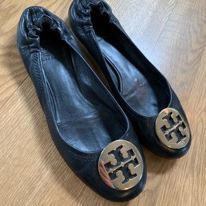 Tory Burch Reva flats classic 🖤💛